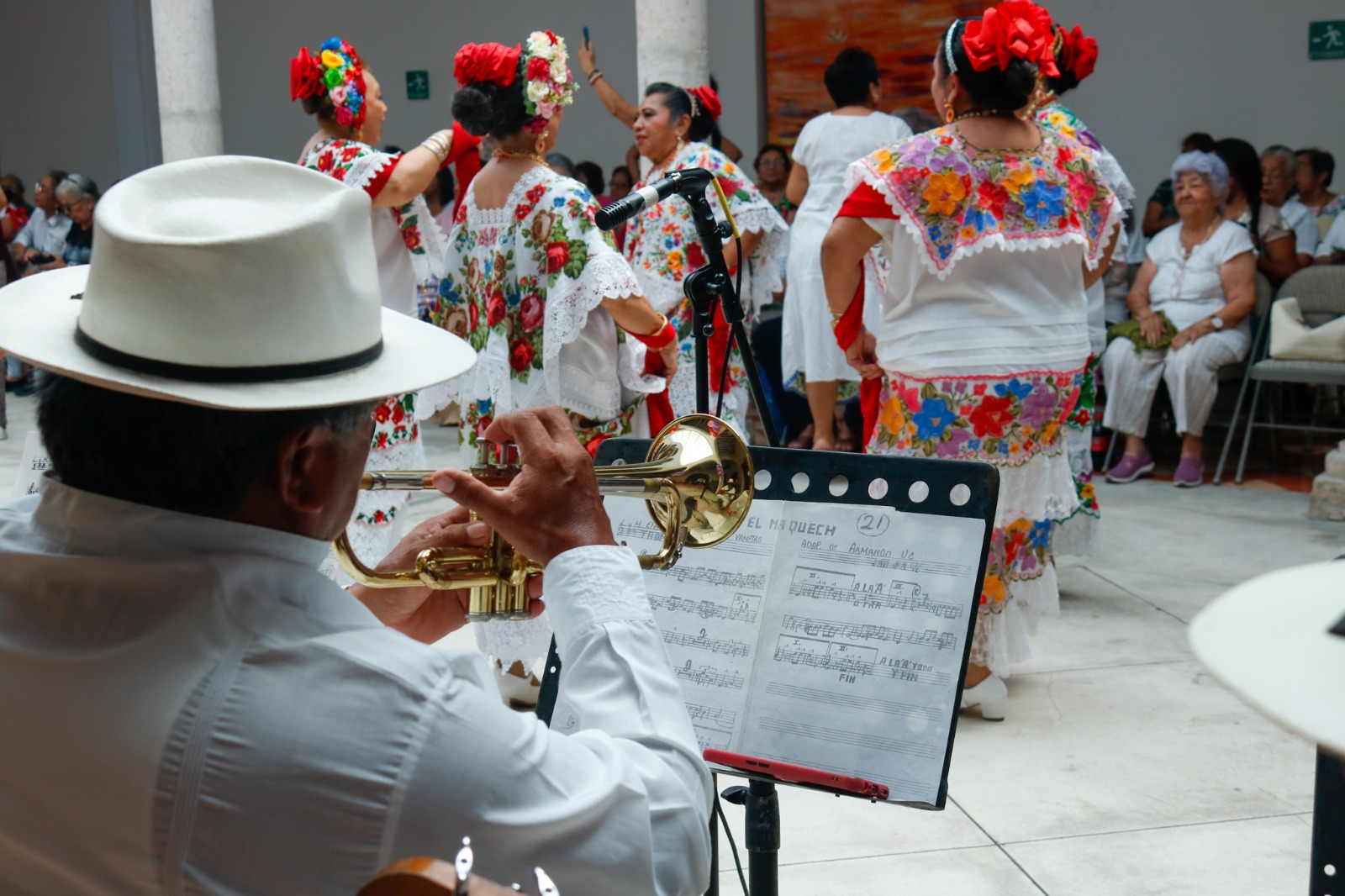 Día Internacional de la Poesía y el Día del Trovador Yucateco.
